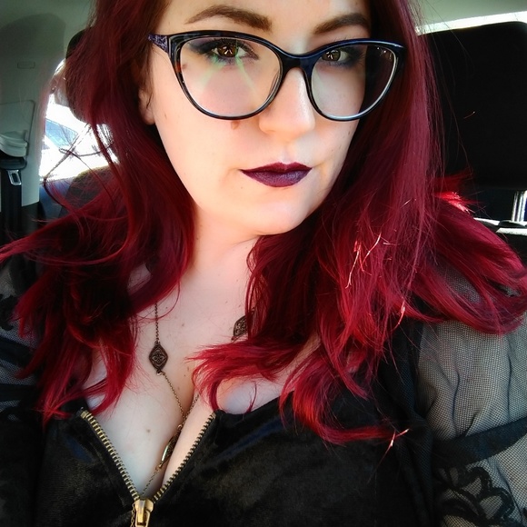 Meet your Posher, Adriana - Picture 3 of 3